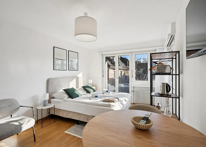 - Crown 43 * زيورخ