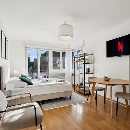 - Crown 43 Апартаменти *