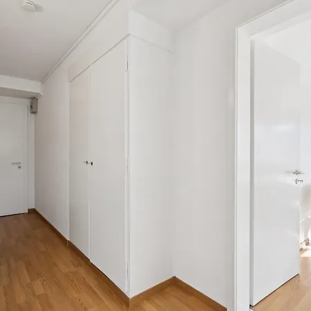 - Crown 43 Apartment *