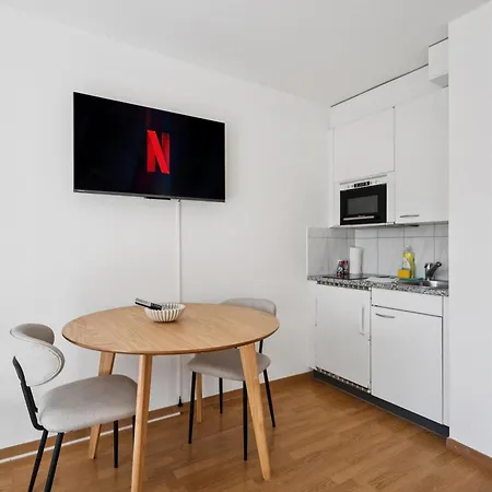 - Crown 43 Apartament Zurych