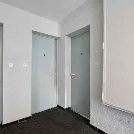- Crown 43 Apartament Zurych